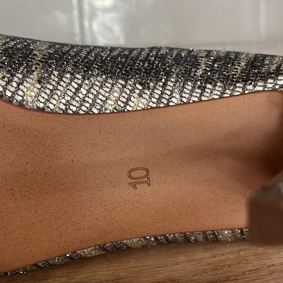 NWT Kelly and Katie Gold/Silver Sequin Size 10 Heels - Picture 4 of 6